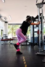 Cargar imagen en el visor de la galería, Par de Grilletes Para Entrenamiento Twenty6 Negro y rosa uso rudo