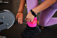 Cargar imagen en el visor de la galería, Par de Grilletes Para Entrenamiento Twenty6 Negro y rosa uso rudo